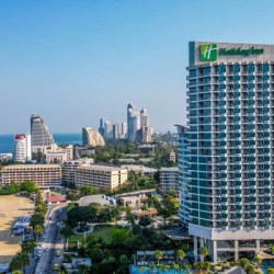 芭堤雅假日酒店(Holiday Inn PATTAYA by IHG) 两卧室海景套房（海湾楼，1张特大床及2张单人床）1晚