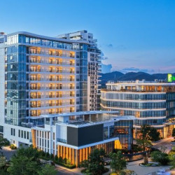 江门御泉湖居温泉酒店(新会银湖湾湿地公园店) 湖景一居室套房阳台浴缸温泉1晚