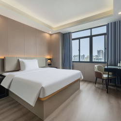 潮漫酒店（海口府城五公祠高登东街滨江路店）1晚