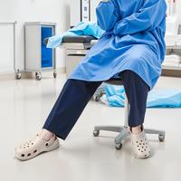 抗菌防滑厚底 卡其色 36-37 男士洞洞鞋