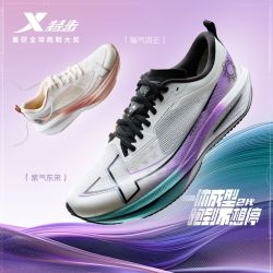 特步 一体成型 男款跑步鞋