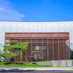 栖湖饭店1晚+室内观景泳池和健身房+室内/室外儿童乐园一次+含首轮迷你吧(限堂食，不提供打包服务)+入住期间可享一...