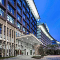 广州白云机场铂尔曼大酒店1晚+单人套餐+悠享行政酒廊礼遇+班车接送机服务1份+交通指引+T3畅行泊车套餐