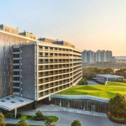 上海夏阳湖皇冠假日酒店2晚+餐饮50元优惠券+小动物喂养包+周末玩乐游玩券+可加床一张（先订先得）