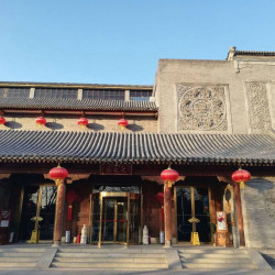 大宅门·迎祥度假酒店1晚+儿童游乐池+游泳+洗浴+含2大1小汤泉门票