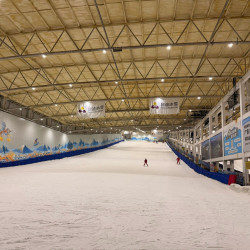 乔波室内滑雪场-周末4小时滑雪票+雪具