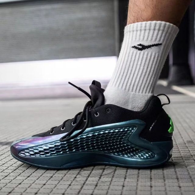 adidas 男款篮球鞋 JQ6135