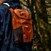 百亿补贴：安踏 户外双肩包 男女旅行徒步登山露营出差通勤大容量背包