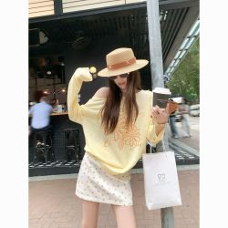 韩系多巴胺女斜肩露肩长袖t恤夏薄款宽松防晒罩衫