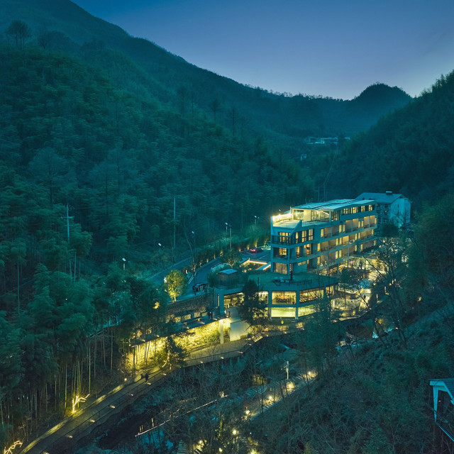 移动端：两山云隐温泉度假酒店1晚+首日免費minibar+儿童乐园畅玩+溯溪摸鱼+酒店内野钓（自带渔具）+汉服体验