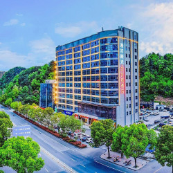 漫步时光·设计师酒店（十堰北京中路大学城店）1晚