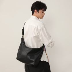 victoriatourist 轻奢高端单肩包大容量休闲包邮差包背包小型轻便挎包