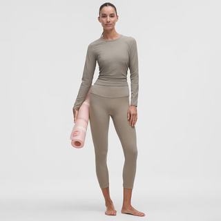lululemon All It Takes 罗纹Nulu芯吸 暖褐灰 XXS 女士运动T恤