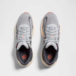 lululemon Beyondfeel 男士跑鞋 水滴银浅象牙白旭日橙