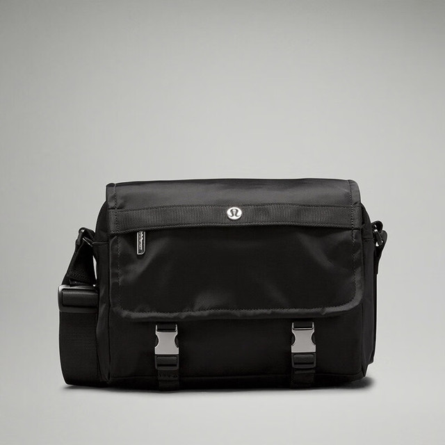 lululemon Wunderlust 邮差包 拒水