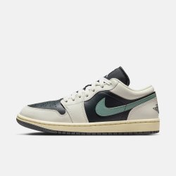 NIKE 滔搏NIKE耐克女鞋AIR JORDAN 1时尚复古运动训练篮球鞋DC0774-001