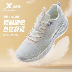 特步 女款跑步鞋 夏季网面超轻透气回弹减震 39码 黑白