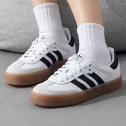 adidas 三叶草 女子运动鞋 JI1349