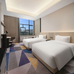 都江堰皇冠假日酒店1晚+2大2小健身房+恒温泳池+欢迎水果+鎏光午后清甜套餐1份