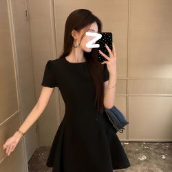 风凉夏 黄色短袖连衣裙子夏季2026新款女法式小个子礼服裙高级感收腰短裙