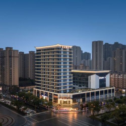 六安火车站星河解放广场亚朵酒店 高级大床房（落地窗、徕芬吹风机）2晚(可拆分)