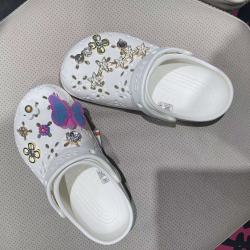 crocs Classic米白色男女情侣拖鞋沙滩凉鞋洞洞鞋210927-0WV