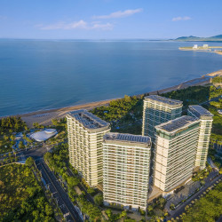 三亚崖州湾皇冠假日酒店2晚+“酌瀑”双人鸡尾酒+“夏风”下午茶+首日迷你吧+首日欢迎水果+崖州湾限定双人帆船体验