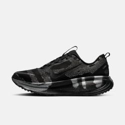 NIKE Vomero 18 跑鞋