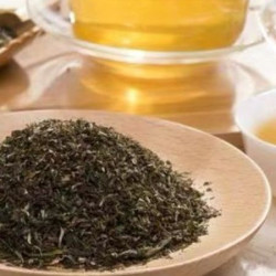 八年老白茶一杯