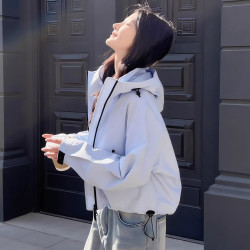 2026新款早春漂亮衣服网红洋气小个子炸街女装轻奢冲锋衣薄款外套