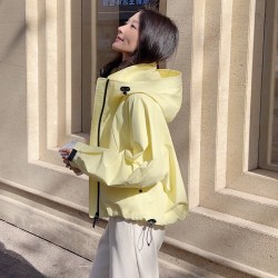 早春漂亮出片衣服2026新款外套小个子网红洋气炸街女装冲锋衣短款