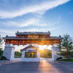 烟台崑龙温泉酒店1晚+双人份自助午餐+双人温泉门票