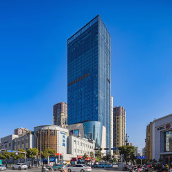 昆明新迎新城万豪万枫酒店2晚+应季时令水果1份+新迎新城商场优惠券礼包