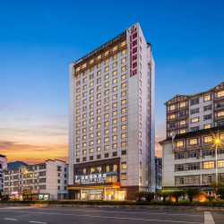 张家界臻眠国际酒店（天门山索道店）1晚