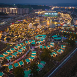 婺女洲度假区东篱下酒店1晚+双人景区门票入住之日起2日内无限次进出+双人婺女洲水世界门票+双人星空花海艺术馆票+双...