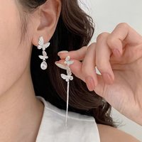KRISTEN JUDI 不对称蝴蝶流苏淡水珍珠耳夹 银色