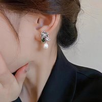 KRISTEN JUDI 花朵淡水珍珠绿锆石流苏耳夹 无耳洞