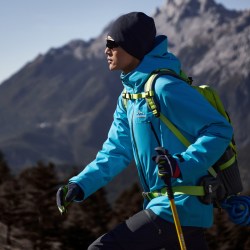 波司登 冬款短款户外三合一防风防水透气冲锋衣轻薄羽绒服