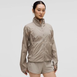 lululemon Classic-Fit Ventilated 女士跑步通风夹克丨lululemon丨LW4BYZS