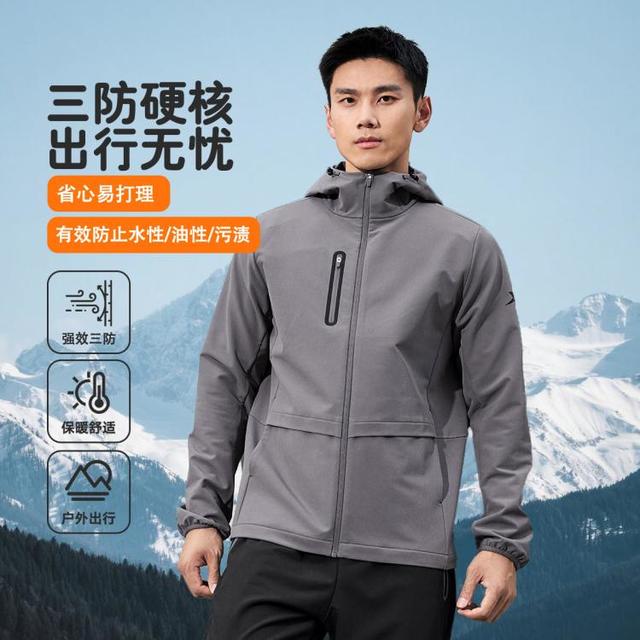 特步 户外外套男防风连帽软壳衣防泼水科技户外服登山骑行