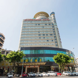 肇庆金钻大酒店（星湖七星岩牌坊店）1晚