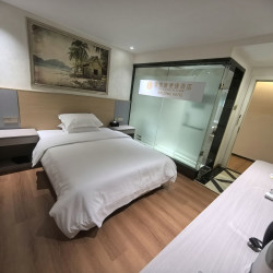 富悦居便捷酒店（星光大道江南客运站店）1晚