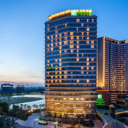 南京上秦淮假日酒店1晚+牛首山双人门票
