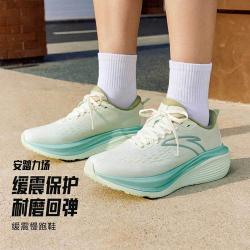 安踏 男款跑步鞋