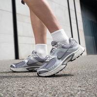 NIKE V5 RNR 男款休闲鞋