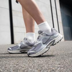 NIKE V5 RNR 男款休闲鞋