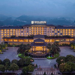 张家界青和锦江国际酒店（国家森林公园标志门店）2晚+乒乓球室入住期间可使用+室外网球场、室内斯洛克入住期间可使用+...