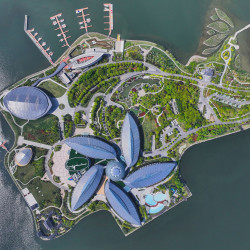 上海滴水湖洲际酒店1晚+海洋畅享儿童俱乐部畅玩+享健身房及室内泳池+专享旅拍跟拍礼遇1份+儿童早餐+微风大堂吧下午茶