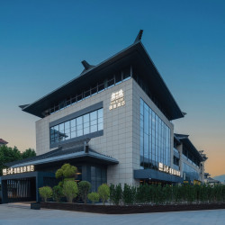 海棠·御雅温泉酒店（华清宫店）1晚+双人鸡尾酒套餐+非遗文化集市DIY体验+单人汉服妆造+精美坚果拼盘一份+欢迎水...