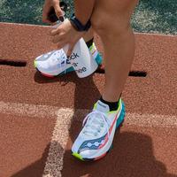 saucony 啡鹏4 碳板竞速跑鞋
